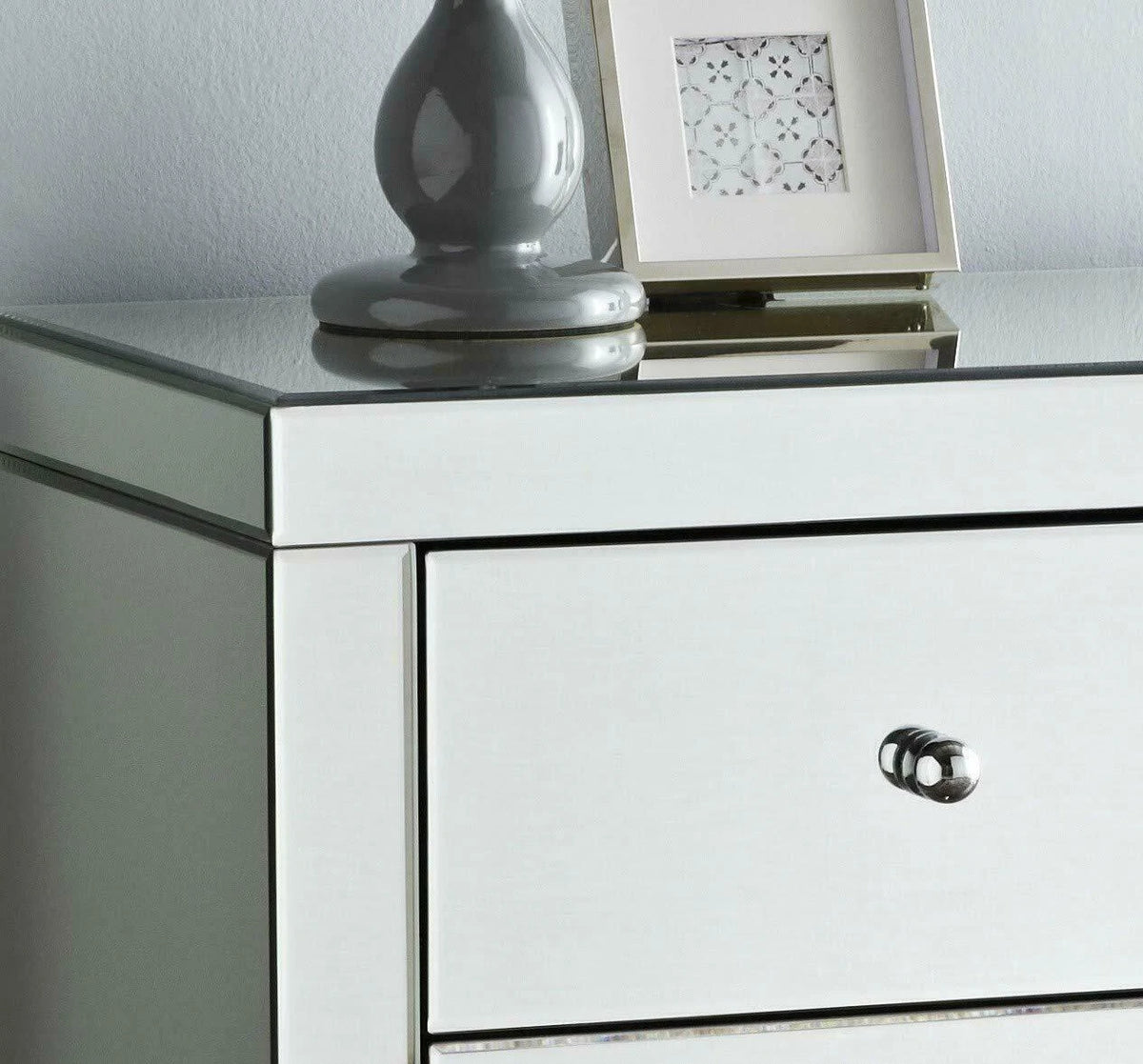 Mirrored 2 over 2 Chest of 4 Drawers.